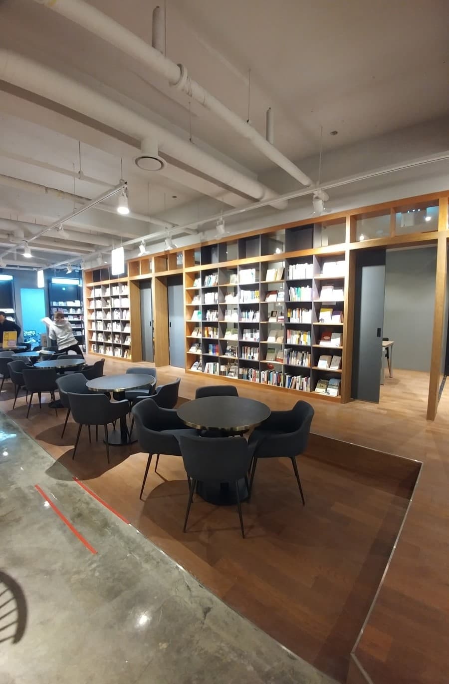 상계동 더숲 북카페 공간 디자인 시공사례 6번째 이미지
