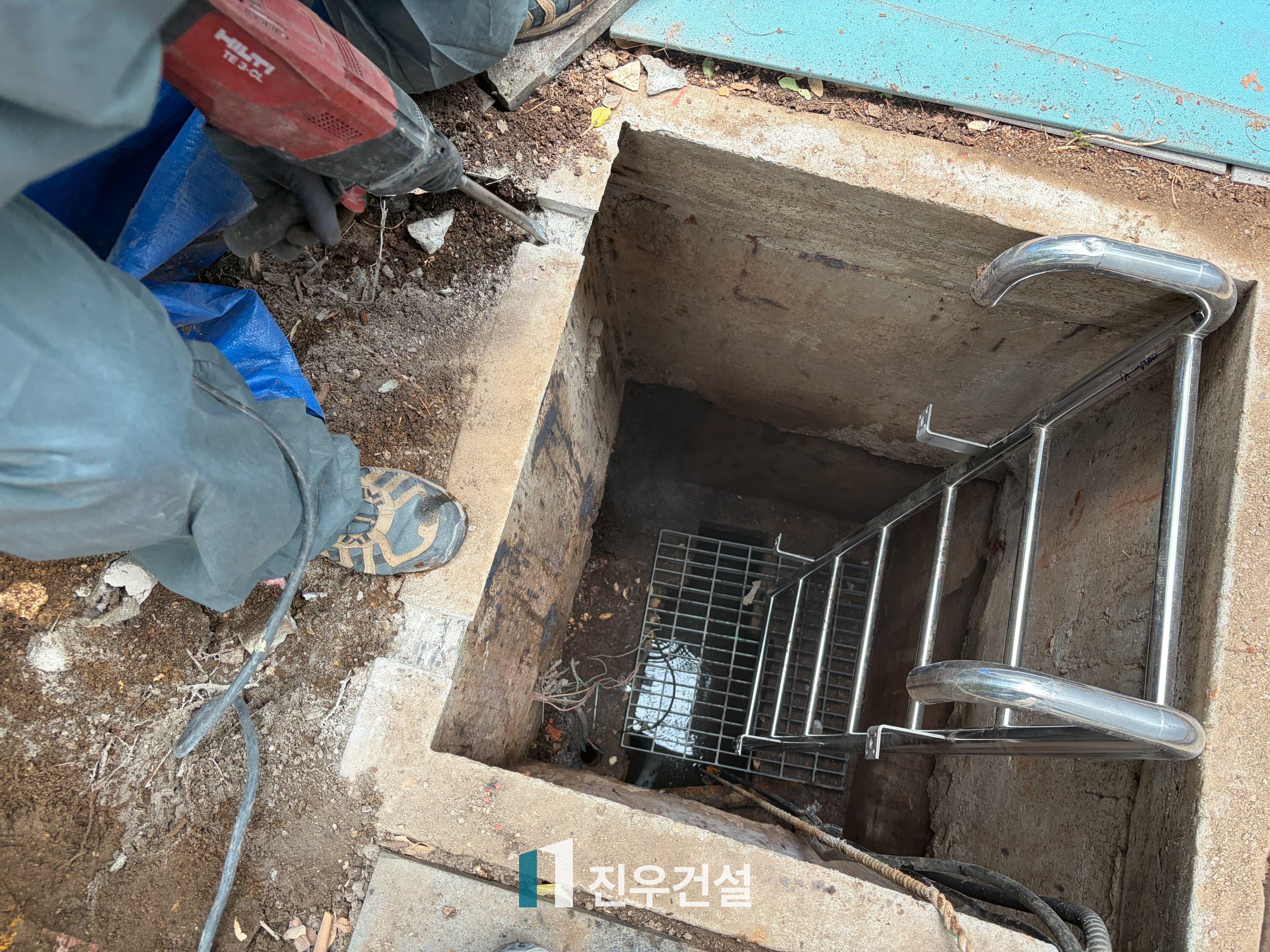 여의도동 월드비전본사 건축물 정기안전점검 유지보수 노후 정화조 철판 덮개 및 사다리 교체 시공 시공사례 5번째 이미지