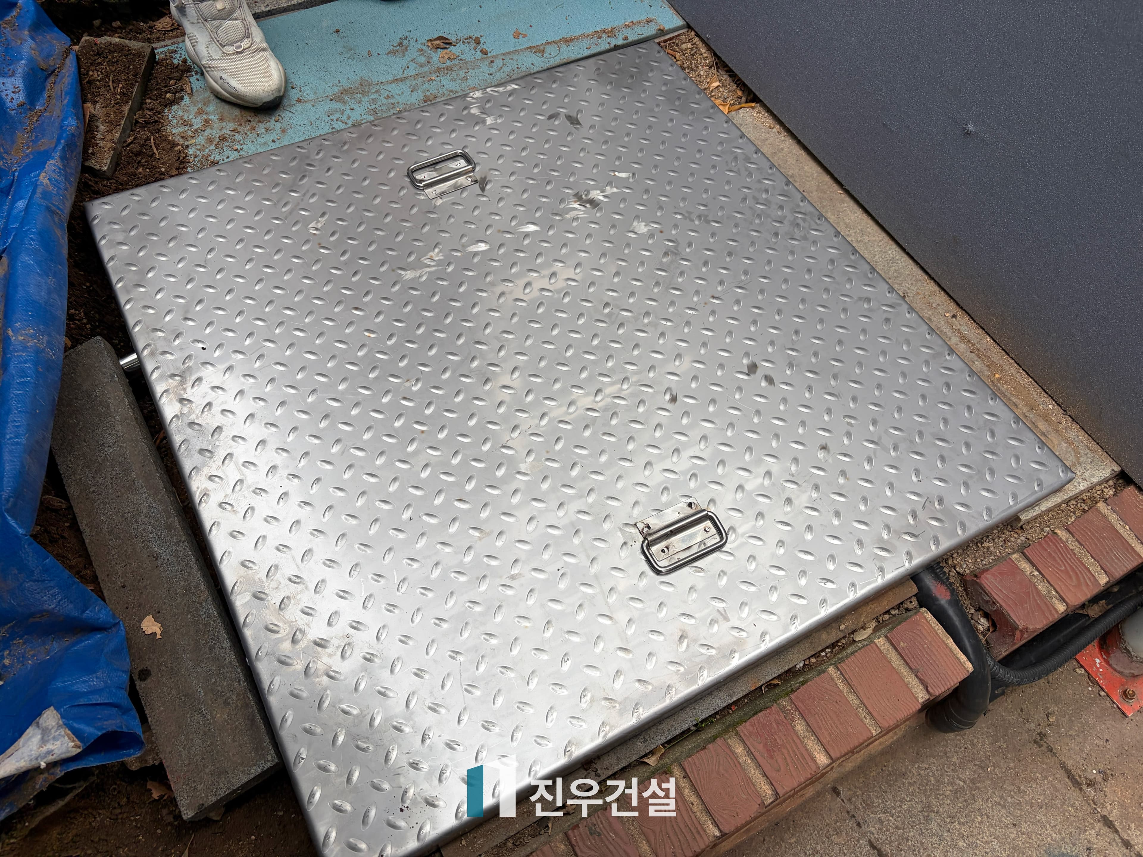 여의도동 월드비전본사 건축물 정기안전점검 유지보수 노후 정화조 철판 덮개 및 사다리 교체 시공 시공사례 8번째 이미지