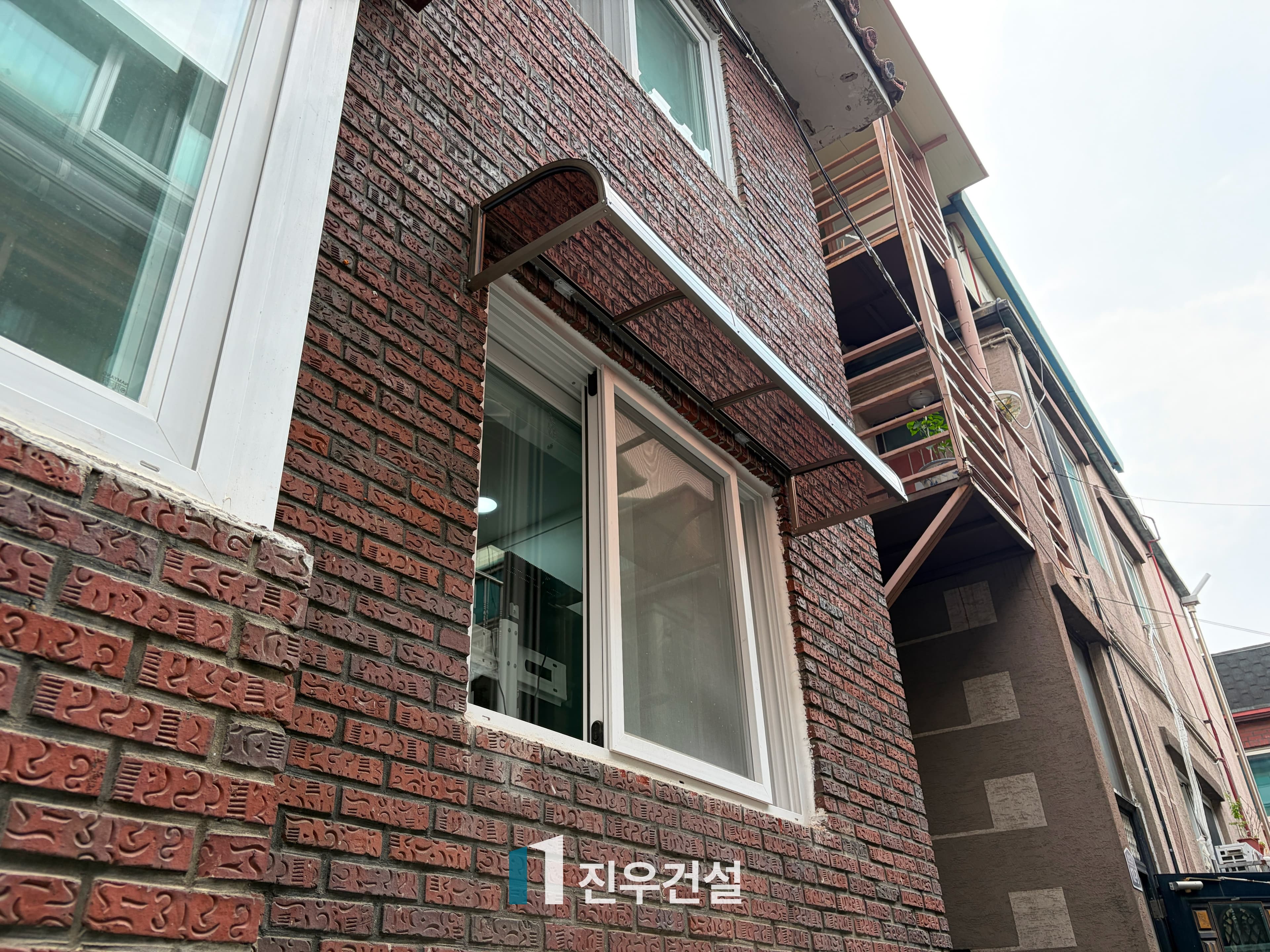 동숭동 단독주택 창문 빗물막이 차양막 공사 시공사례 6번째 이미지