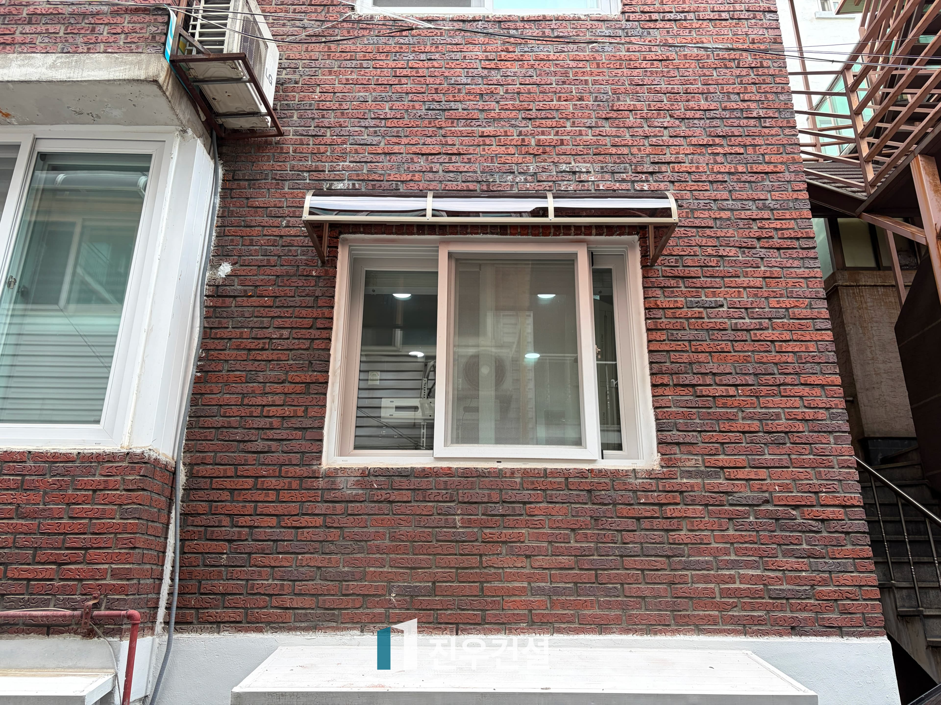 동숭동 단독주택 창문 빗물막이 차양막 공사 시공사례 7번째 이미지